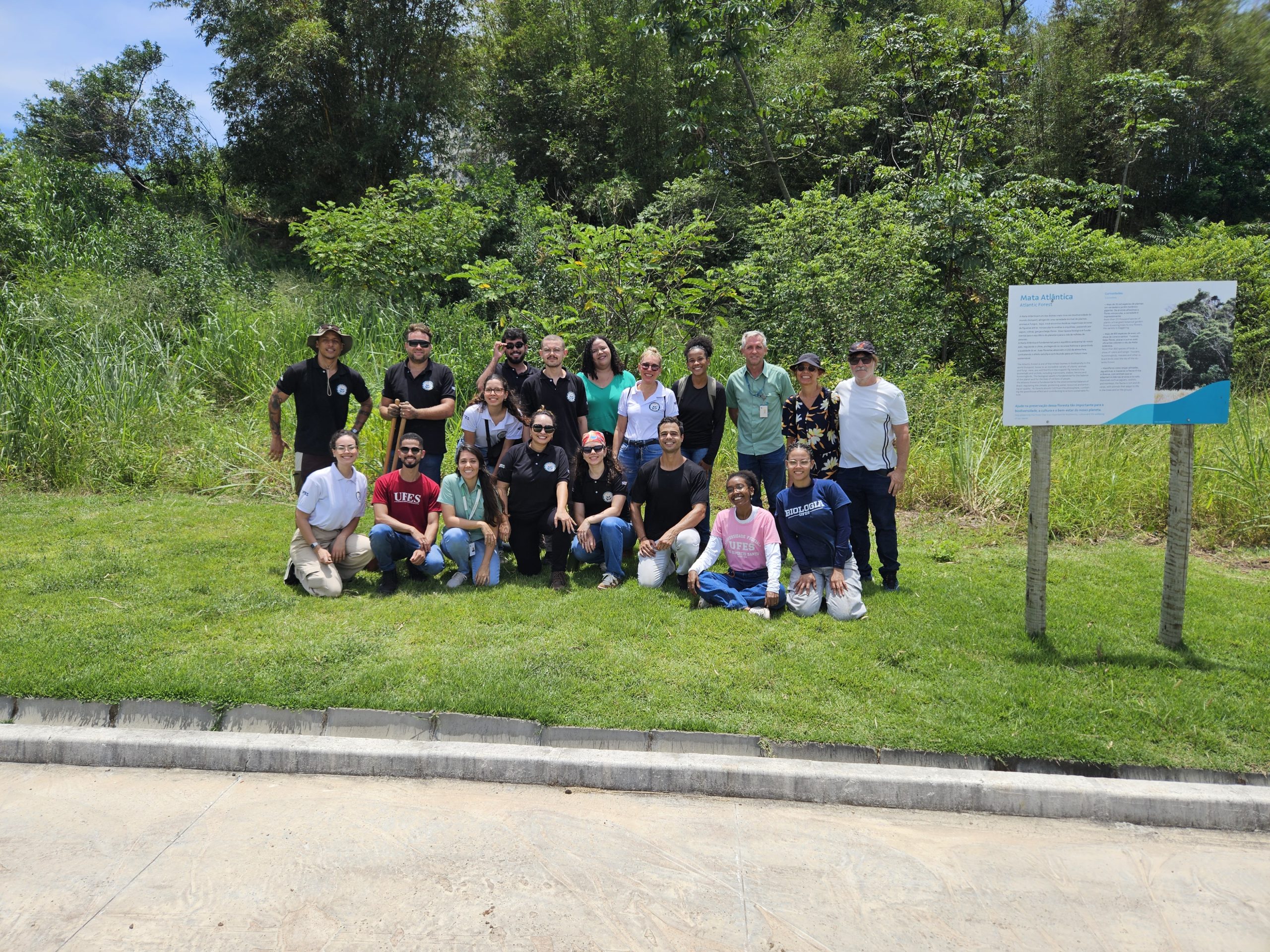 PMBA dá início às ações do novo Centro de Educação Ambiental da FEST com plantio de mudas nativas no Parque Costeiro da Vale